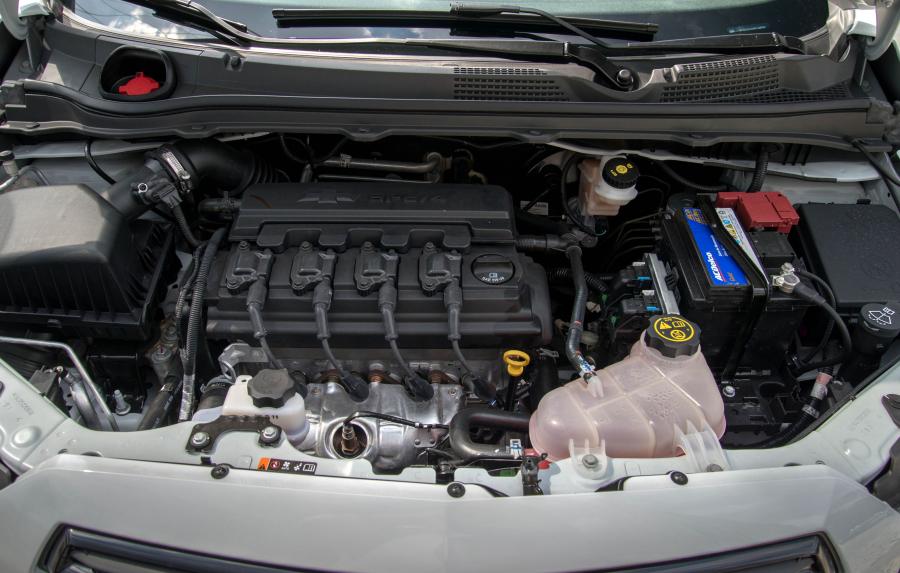  Chevrolet Onix Effect 2014 года  (фото 7 из 16)